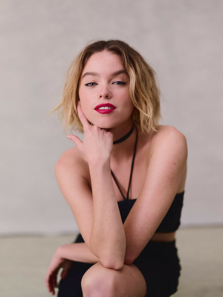 Milly Alcock hot star img