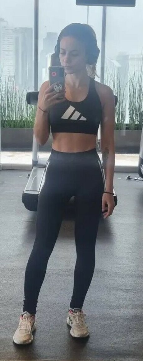 Laure Valee star free photo