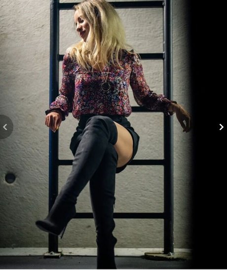 Laure Valee erotic model pic