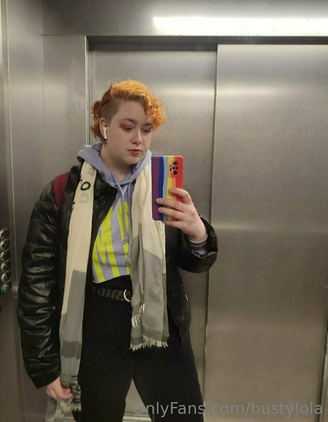 bustylola sexy actress galleries