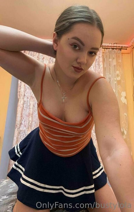 bustylola star beautiful img