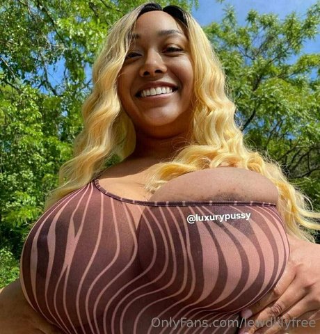 lewdlilyfree high quality model photos