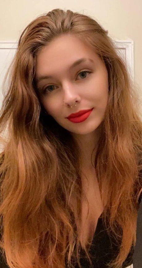 lydialoverenae model image