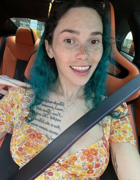 gingerwilde pretty model image