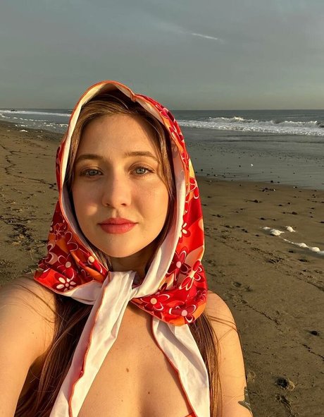 Jordanburton top actress pics