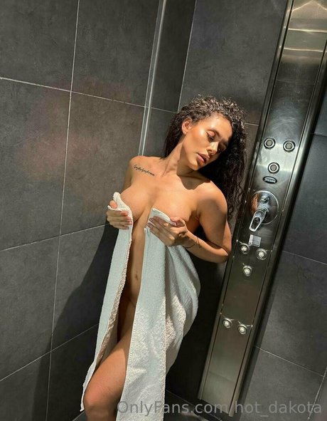 hot dakota model images