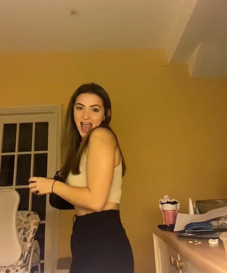 Rosie Bentham perfect star photos