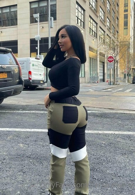 itskiaramarie star pornographic image