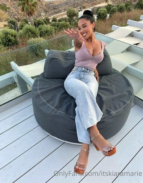 itskiaramarie art star pic