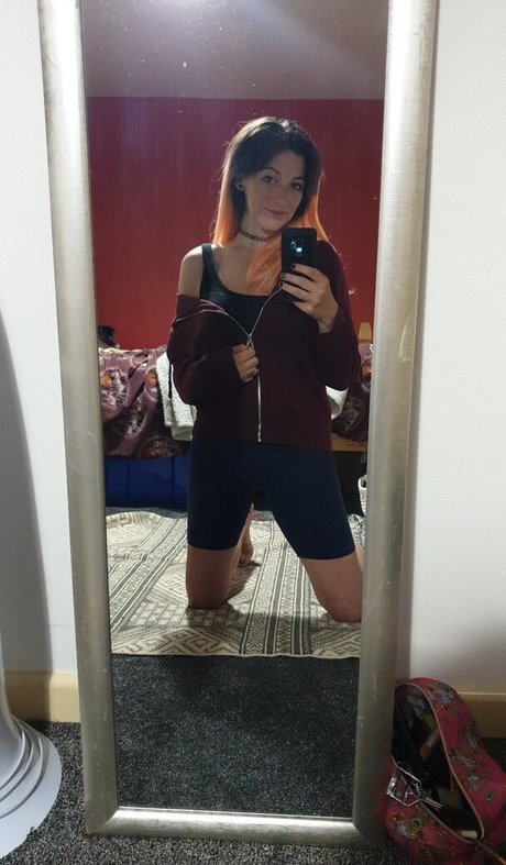 MsVnsfw naked model photo