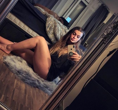 Sarah Slavo star erotic image