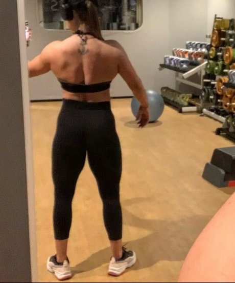 Sarah Slavo model naked pic