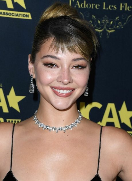 Madelyn Cline perfect actress pics