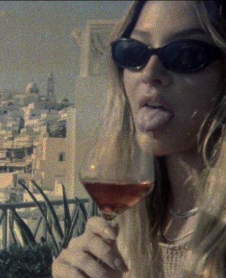 Madelyn Cline hd actress galleries