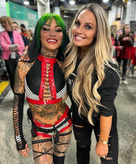 Trish Stratus nudes actress picture