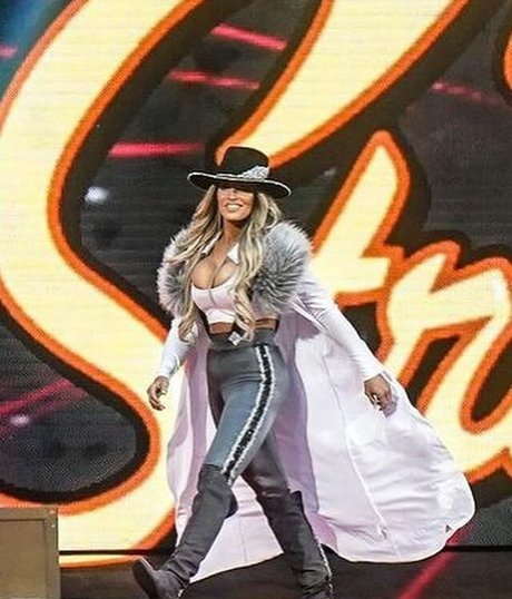 Trish Stratus beautiful star galleries