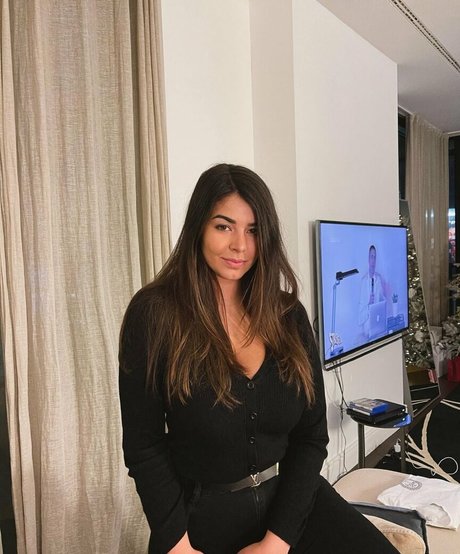 Anna Rebellato erotic star pics