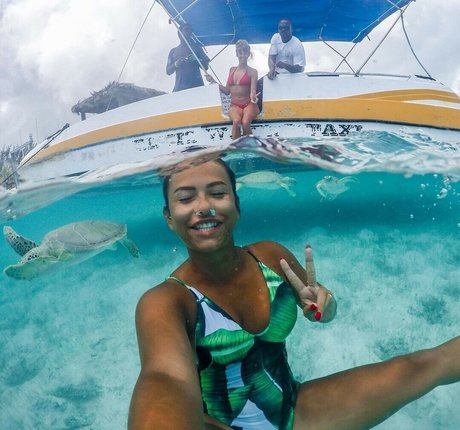 Justine Reine Marie hd actress photo