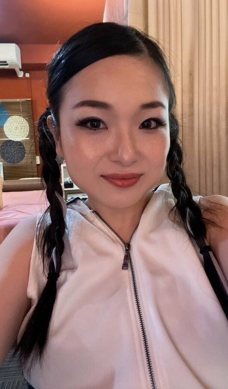 Childish Lina model adult pic