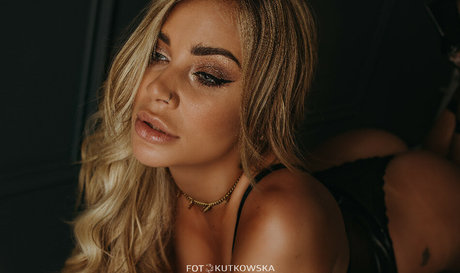 Adrianna Sledz hot actress image