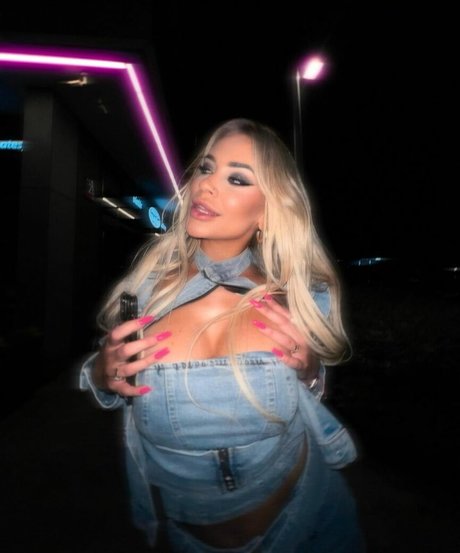 Adrianna Sledz pornographic actress pictures