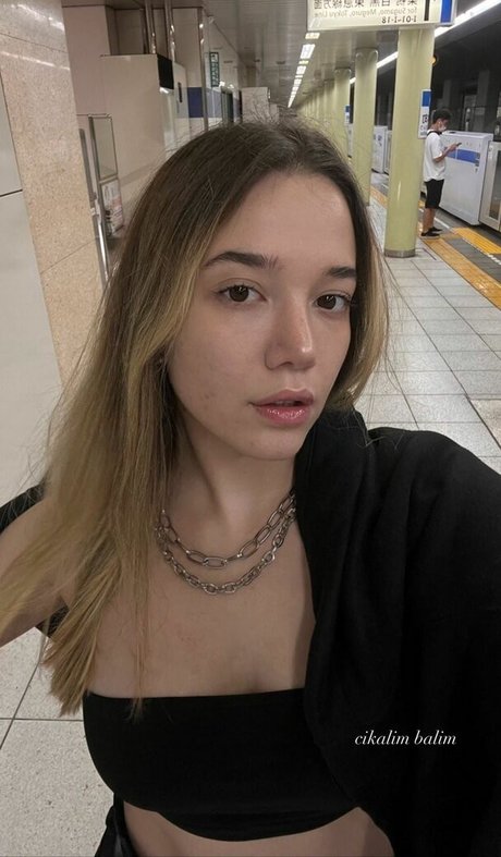 lesbian kissing onlyfans sexy photo