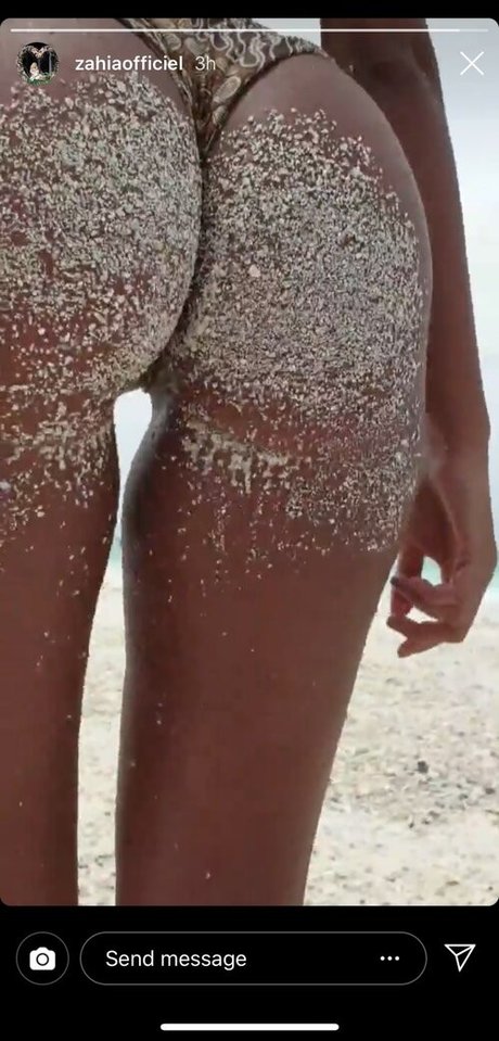 Zahia Dehar Quick model image