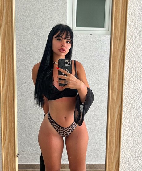 _colovic jana_ model image