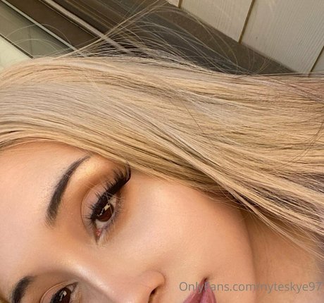 vixyn97 pornstar beautiful archive