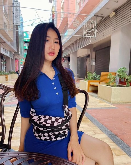 stepdaughter onlyfans porno image