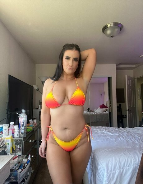 khloeeluca free model img