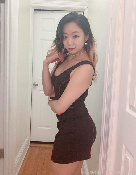 pearlpeony beautiful model photo