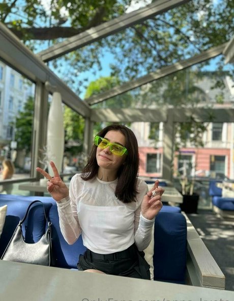 blonde college onlyfans exclusive img