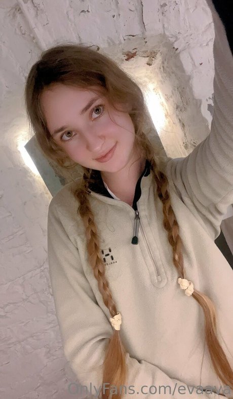 Evaava high quality model pics