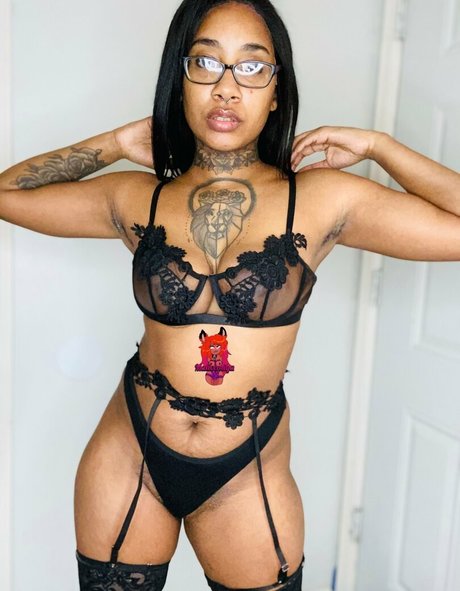 malicemiya naked model pictures