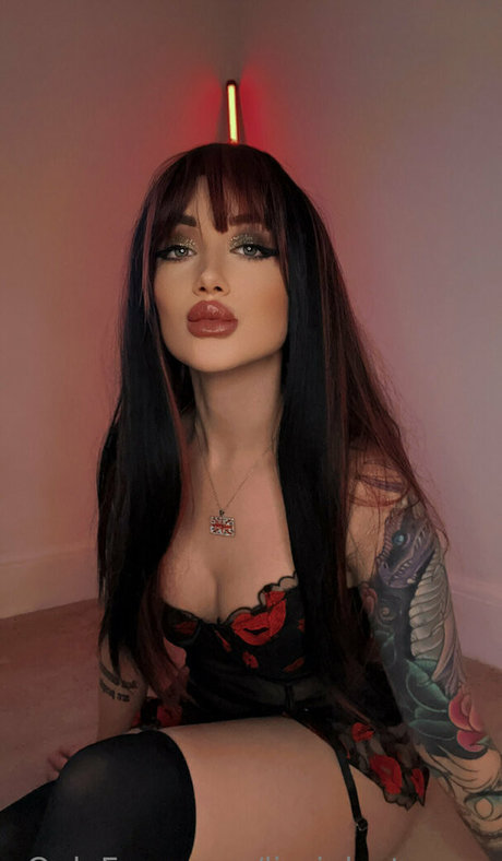 Lizzie Le Strange beautiful star gallery