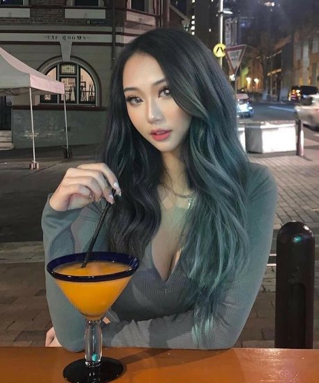 kkarenzeng nude actress gallery