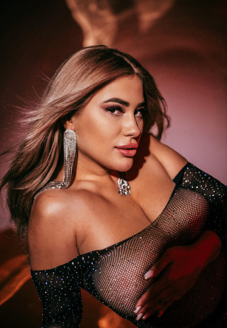 AlpineGold star pornographic picture