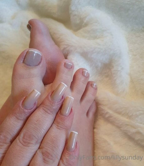 lillysunday erotic model img