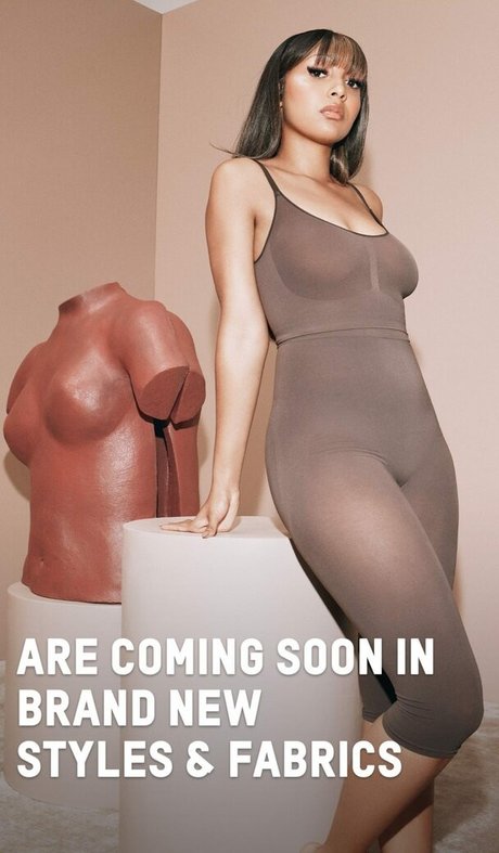 PinkPantheress naked star gallery