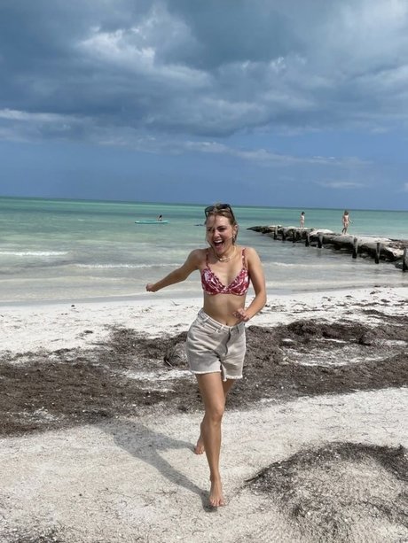 AnnaSophia Robb high quality model picture