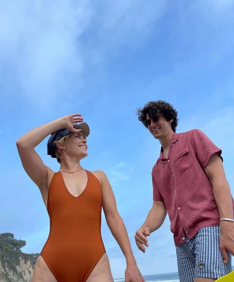 AnnaSophia Robb Quick model image