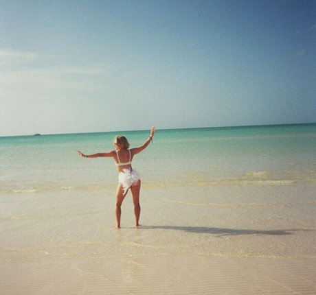 AnnaSophia Robb pornographic actress images