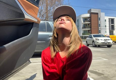 Lexee Smith exclusive actress pic