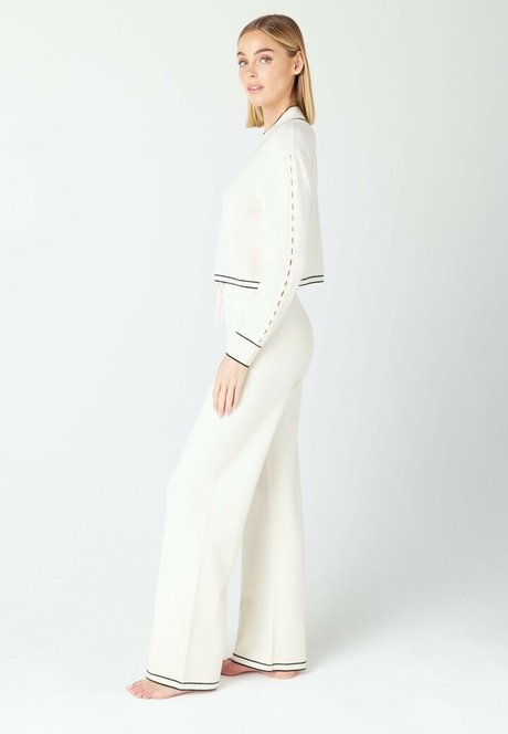 Elizabeth Turner sexy actress img