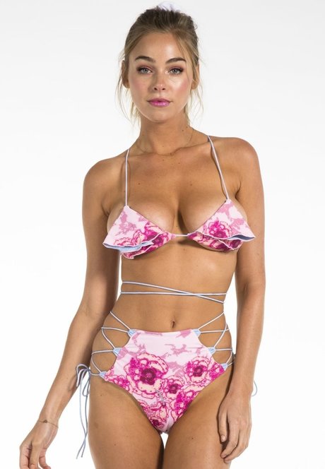 Elizabeth Turner erotic actress image