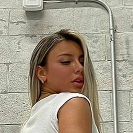 Laura Isabela Leon model high quality photo