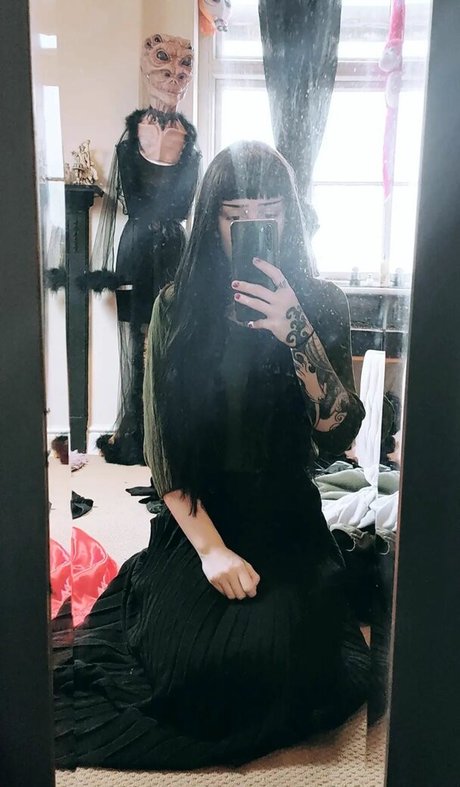 missdellavigne model pics