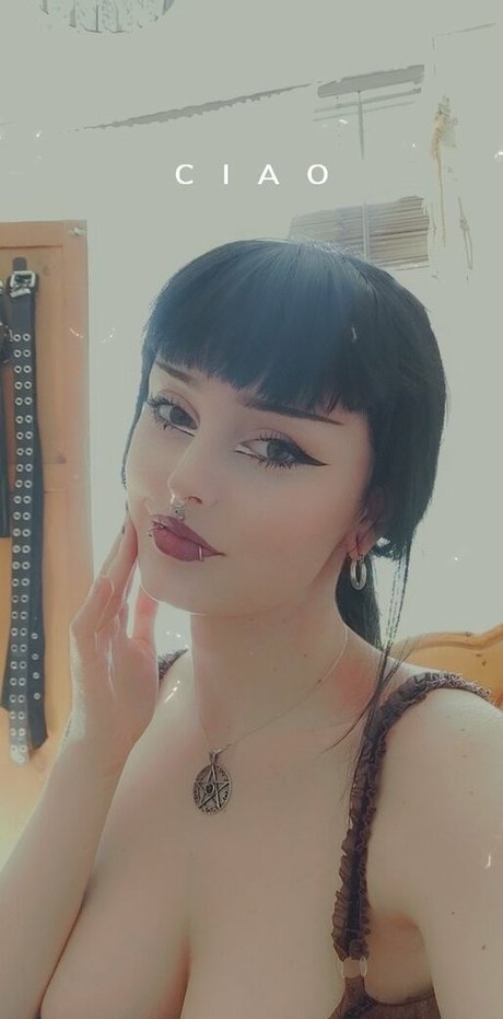 missdellavigne nice actress img