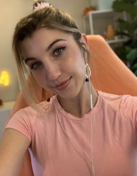 FrivolousFox ASMR sex actress pic